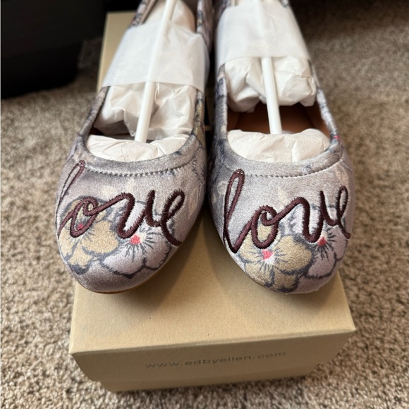 Ellen Degeneres Flower print flats new - Picture 5 of 8